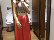 Em agosto do ano passado, quando estava grávida sem saber, usava top cropped e saia, sem se notar barriga