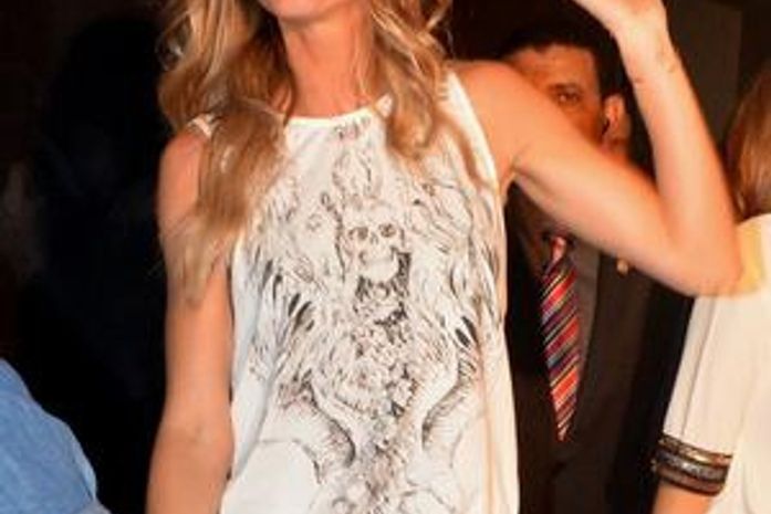 Gisele Bündchen e nº1 do mundo desfilam verão da Colcci