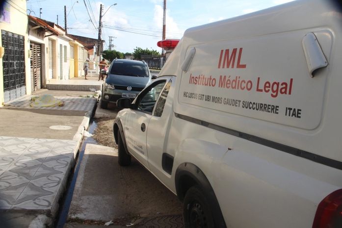 Homem é assassinado a tiros dentro de ambulância