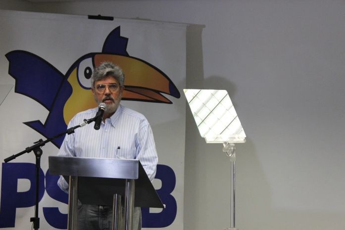 Tavares diz ter cumprido missão e que vai trabalhar para eleger Aécio Neves