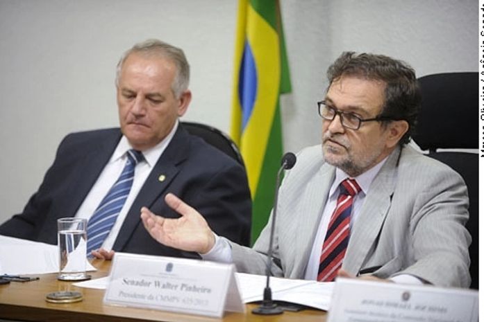 Givaldo Carimbão (E) e Walter Pinheiro (D), relator e presidente da Comissão Mista da MP 635/2013