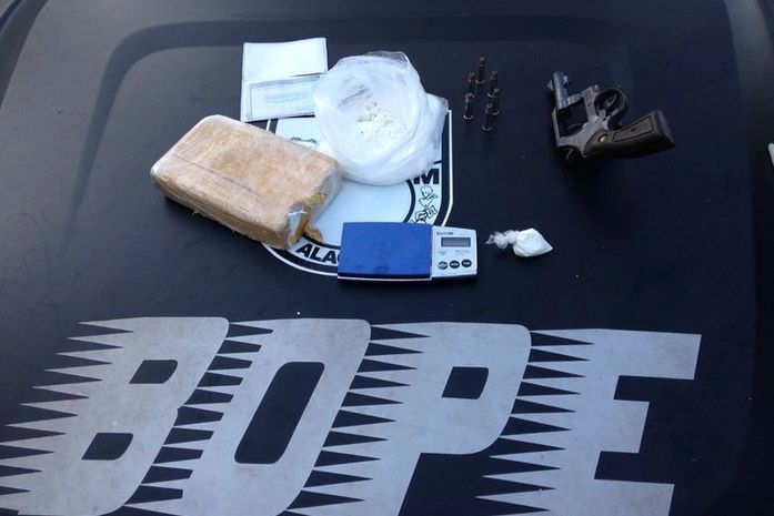 Bope prende homem por tráfico de drogas e porte ilegal de arma