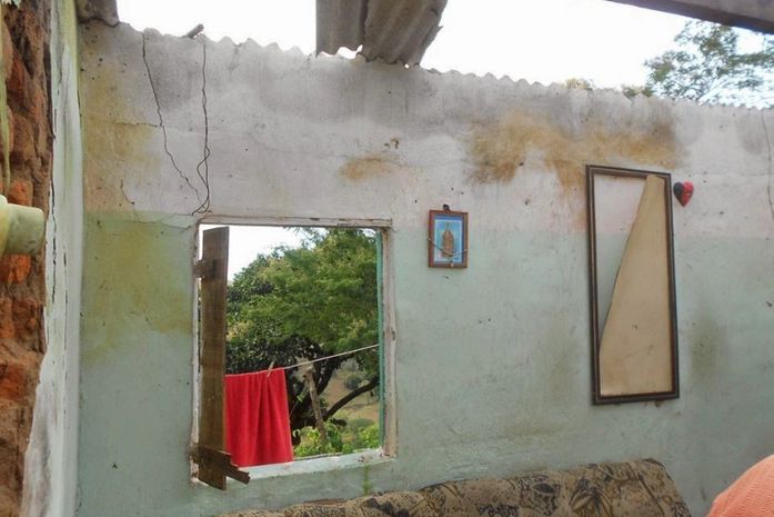 Casa atingida por raio em Mata Grande
