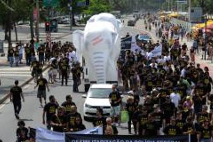 Faltando 60 dias da Copa, policiais federais prometem parar durante o evento