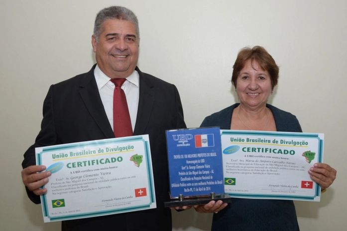 Representantes de São Miguel dos Campos recebem Certificado de Qualidade Total Brasil Suíça, em Recife
