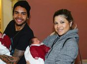 Dentinho apresenta suas gêmeas Rafaella e Sophia
