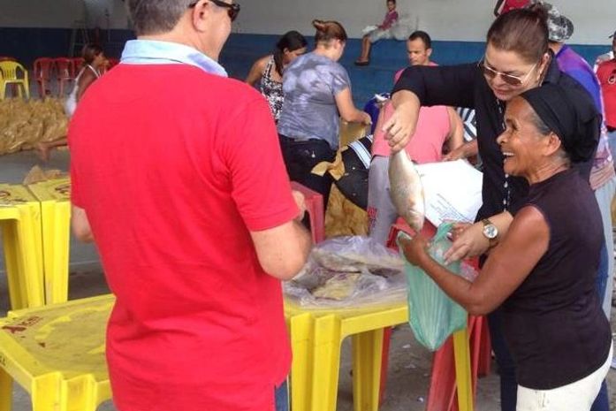 Prefeitura de Anadia entrega kits para a ceia da Semana Santa