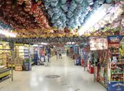 Ovos de páscoa lotam corredor de supermercado em Maceió
