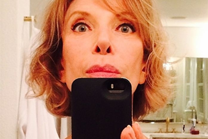 Marília Gabriela se diverte postando “primeira selfie”
