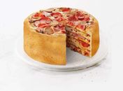 Rede cria bolo de pizza com cinco camadas de massa e recheio