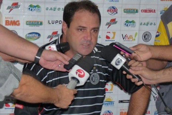 Vica com a camisa do ASA de Arapiraca