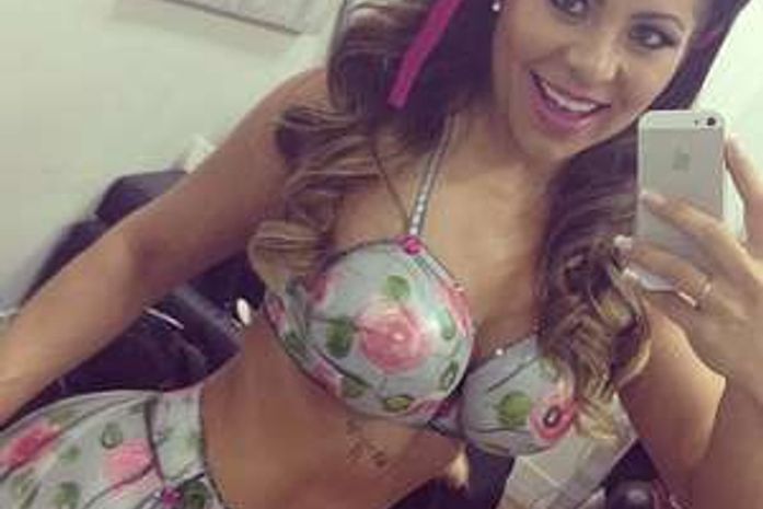 Namorada de Thammy Miranda posta foto nua no Instagram