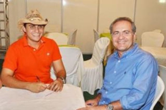 Renan satisfeito em avalizar a candidatura do cantor Mano Walter