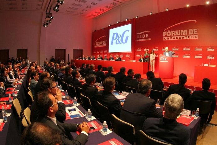 Fórum reúne empresários e políticos em torno de propostas para o desenvolvimento do Brasil