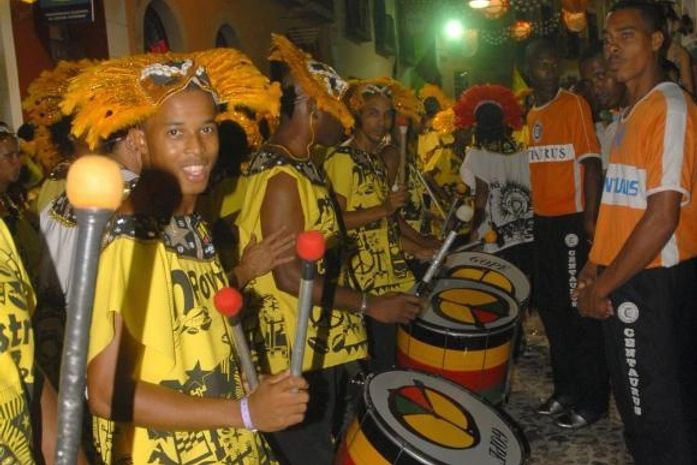 Aos 35 anos, Olodum mantém raízes e luta pela afirmação da cultura negra