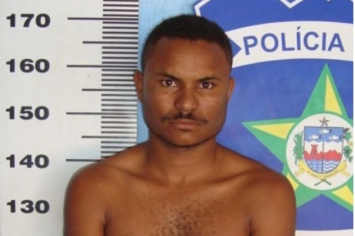 Acusado de estelionato é preso portando arma de fogo no Benedito Bentes