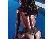 Rihanna faz topless na capa de revista e exibe piercing no mamilo