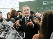  Renan demite diretor-geral do Senado por pagar supersalários