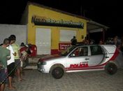 Criminosos executam proprietário de bar e roubam veículo para a fuga