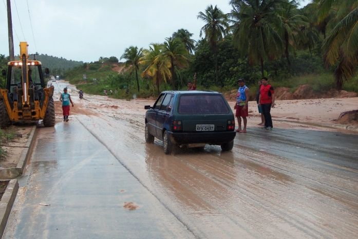 Ruas de Japaratinga sofreram com chuvas