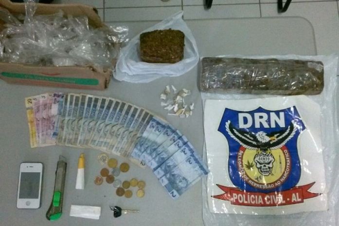 Material apreendido com acusados