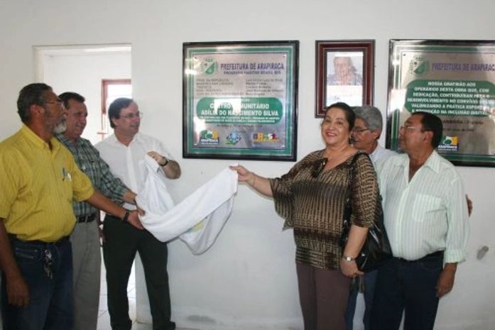 João do Nascimento de camisa branca em um evento em Arapiraca