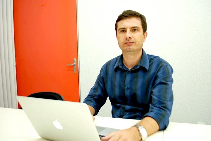 Professor Jorge Arthur Peçanha tem se dedicado aos estudos da saúde mental e recentemente lançou pesquisa sobre a saúde do trabalhador bancário. 