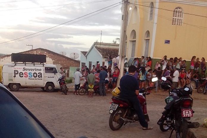 Sem ações do Poder Público, comunidade realiza bingo para recuperar sala de Escola em Arapiraca