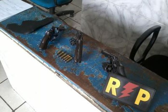 Armas apreendidas com grupo
