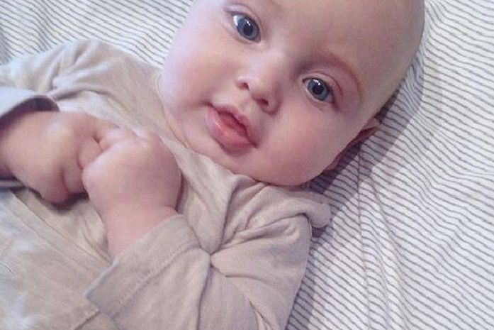 Iker Casillas mostra pela primeira vez o rosto de seu filho, Martín