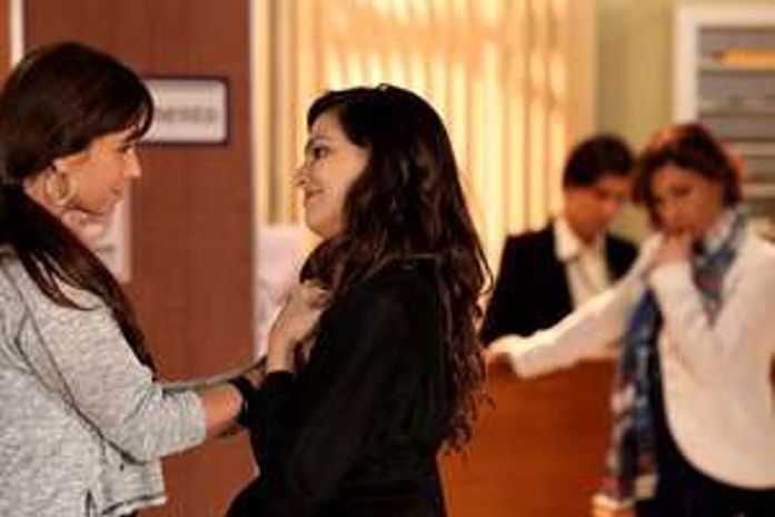 'Em Família': Marina conforta Clara e Chica percebe o clima