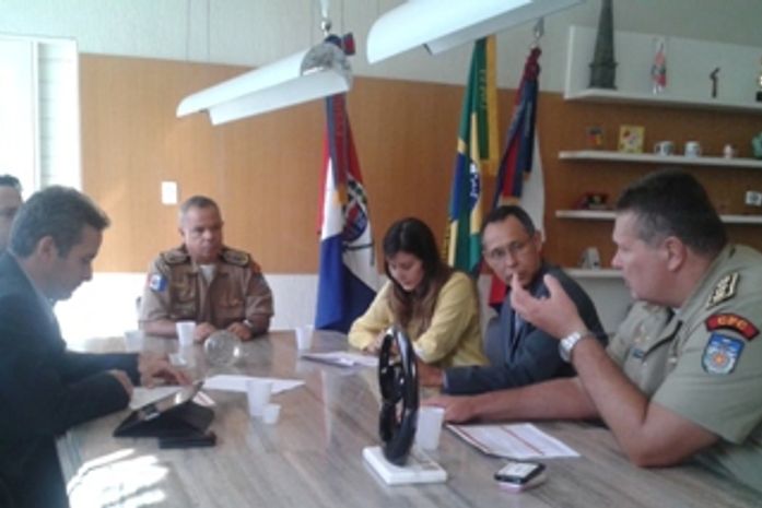 Reunião sobre escolta da Taça da Copa 2014