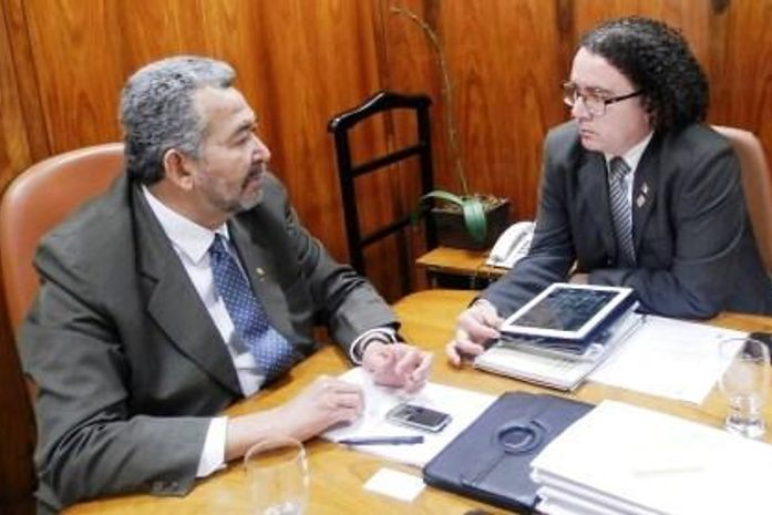 Paulão parabeniza Campos por reeleição da reitoria da Uneal