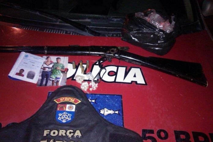 Polícia apreende 30 pedras de crack no Benedito Bentes