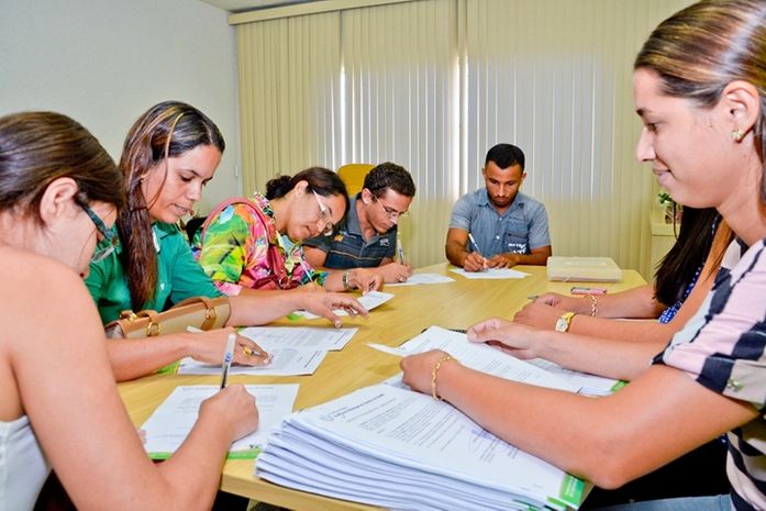 Marlan Ferreira empossa mais 44 aprovados no concurso público de Limoeiro de Anadia