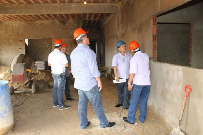 Prefeito George Clemente, e vice Pedoca, realizam visita às obras de dois postos de saúde, em São Miguel dos Campos 