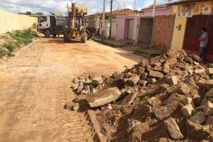 Prefeitura inicia obras em pontos críticos do município
