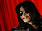Após a morte, M. Jackson é acusado de assediar criança