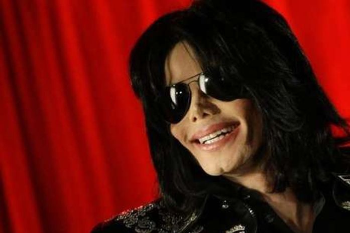 Após a morte, M. Jackson é acusado de assediar criança