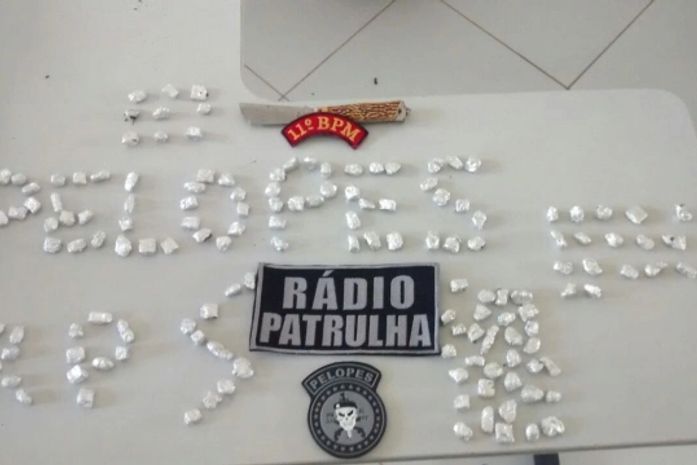 Trio de menores é apreendido com 153 bombinhas de maconha