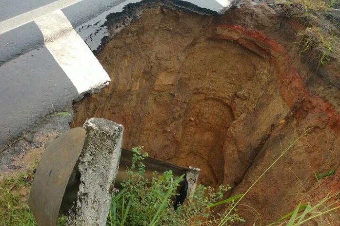 Erosão em ponte de Branquinha