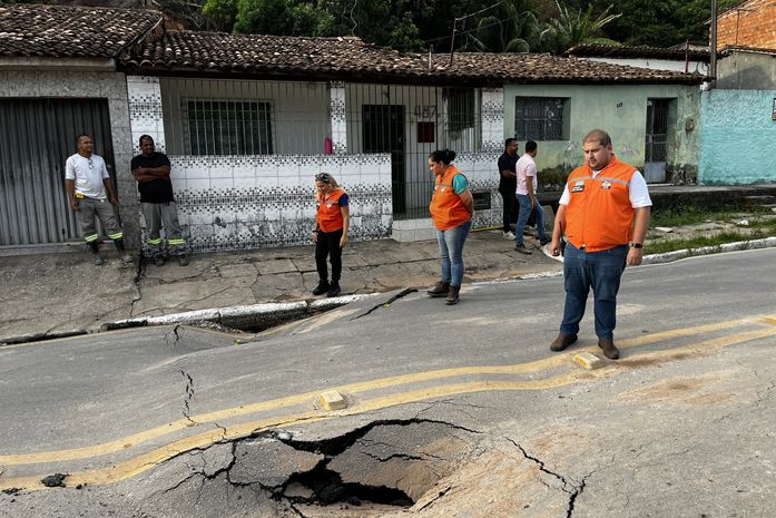 Prefeitura de Maceió diz que afundamento de asfalto não tem relação com mineração