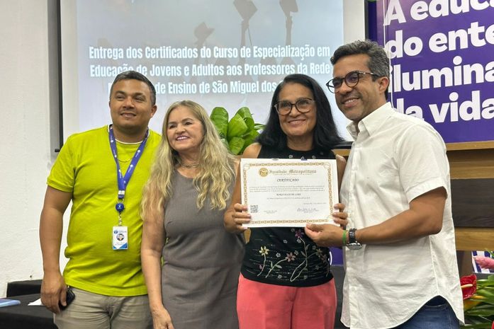 Mais de 60 professores de São Miguel dos Campos recebem certificados de pós-graduação