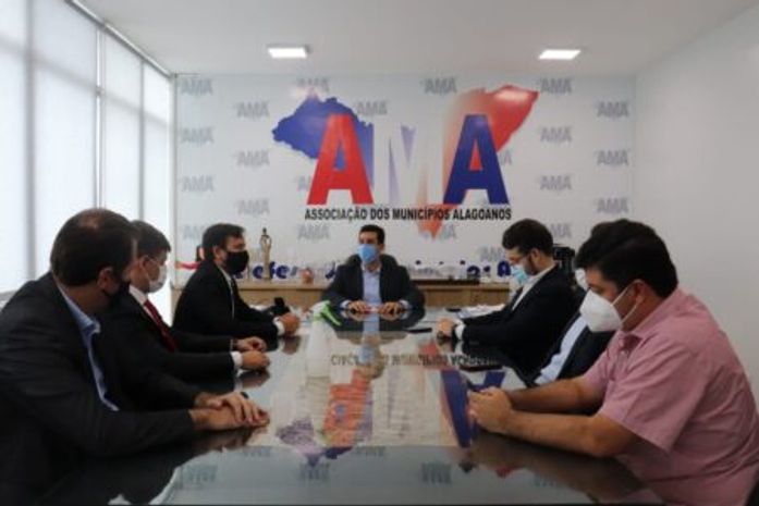 AMA e OAB renovam parceria para capacitações