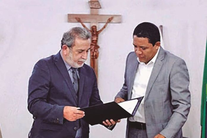 Câmara de Palmeira suspende sessões e vai ter que explicar aumento na Justiça