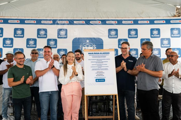 Governador entrega adutora, autoriza 17 km de asfalto e participa de inauguração de frigorífico em São Braz