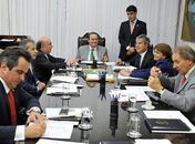 Decisão foi tomada em reunião da mesa diretora presidida por Renan