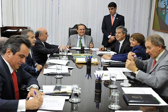 Decisão foi tomada em reunião da mesa diretora presidida por Renan