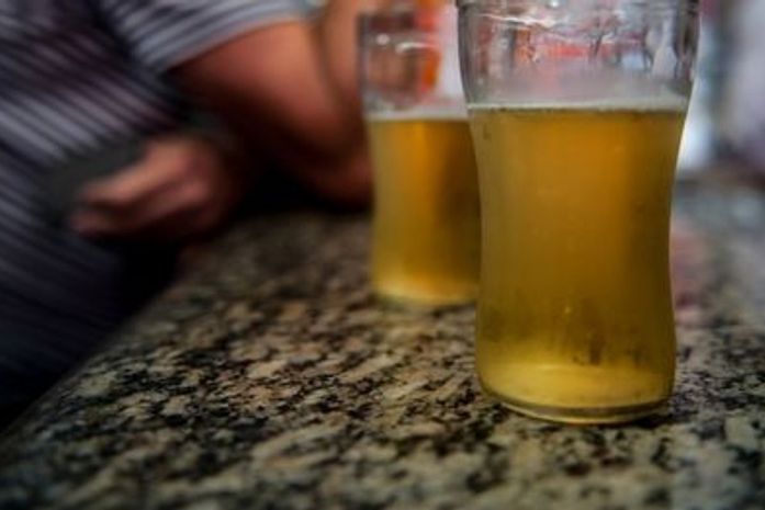 Governo adia aumento de imposto para bebidas frias