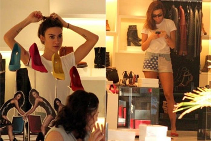 De shortinho, Thaila Ayala faz compras na zona sul do Rio de Janeiro